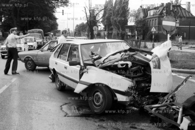 Wypadek samochodu marki Polonez na skrzyżowaniu al....