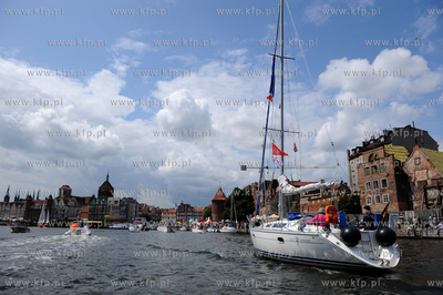 Gdansk. Zlot zaglowcow Baltic Sail 2009.  Parada Zagli...