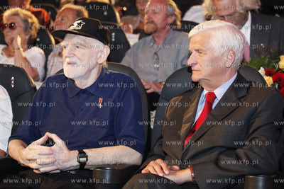 Uroczyste wreczenie Frankowi Walickiemu Zlotego Medalu...