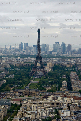 Paryz. Wieza Eiffla, najbardziej znany obiekt architektoniczny...