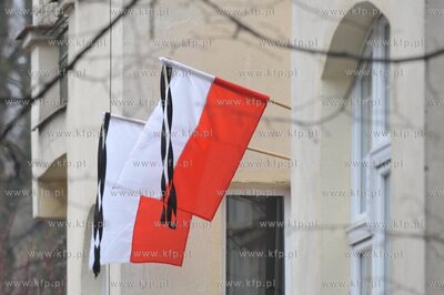 Zaloba narodowa po katastrofie prezydenckiego samolotu...