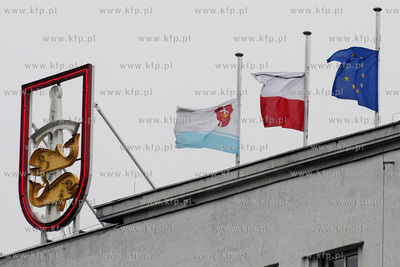 Gdynia. Zaloba po tragicznej smierci Prezydenta RP,...