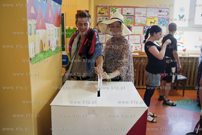 Obwodowa Komisja Wyborcza nr 96 w Gdyni. II tura wyborow...