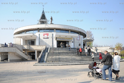 Kosciol parafialny NMP Wspomozenia Wiernych w Rumi,...