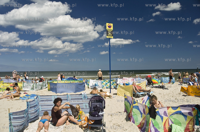 Na plazy wschodniej w Ustce pojawily sie znaki ostrzegajace...