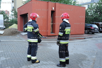 Sopot. Pozar wolno stojacego garazu w ciagu budynkow...