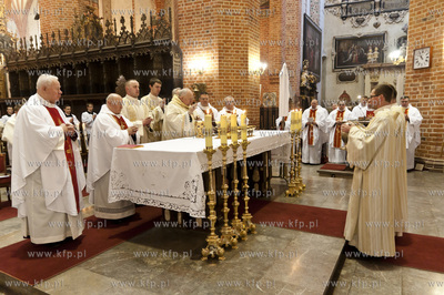 Wielki Czwartek, Msza Krzyzma w katedrze pelplinskiej...