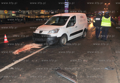 Gdansk. Ulica Grunwaldzka na wysokosci CH Top Shopping....