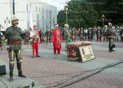 Ulicami Gdyni przeszla Orkiestra Tureckich Sil Zbrojnych...