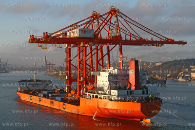 Nowe suwnice dla Baltyckiego Terminalu Kontenerowego...