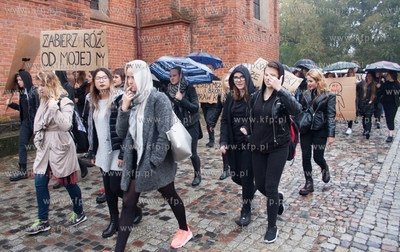 Starogard Gdański. Ogólnopolski czarny protest kobiet....