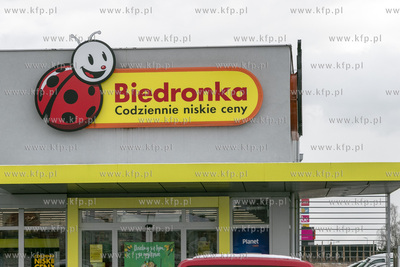 Sklep sieci Biedronka przy ulicy  Dobrowolskiego w...