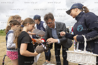 Zawody PONY CUP 2023 HOBBYHORSE przed Urzędem Gminy...