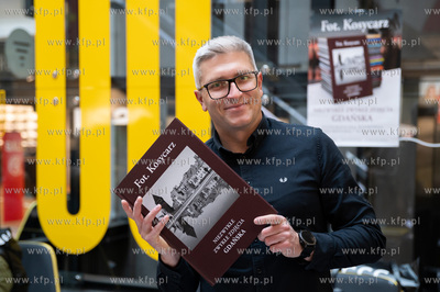 Gdańsk, Centrum Handlowe Manhattan. Spotkanie promocyjne...