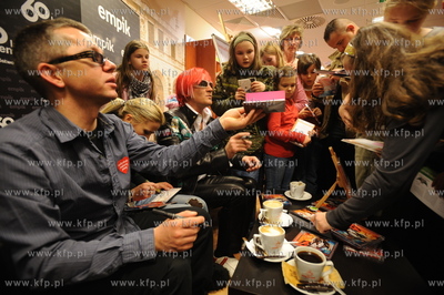 Gdansk, EMPIK w Galerii Baltyckiej. Spotkanie zespolu...