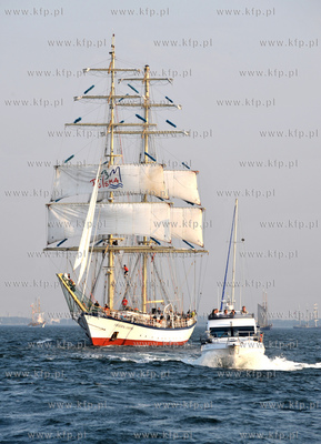 Wielka parada zaglowcow po Zatoce Gdanskiej na zakonczenie...