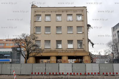 Wyburzanie dawnego Domu Towarowego PDT, a obecnie Galerii...