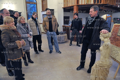 Wystawa rzezby w gipsie Marka Hiszpana Sulkowskiego...