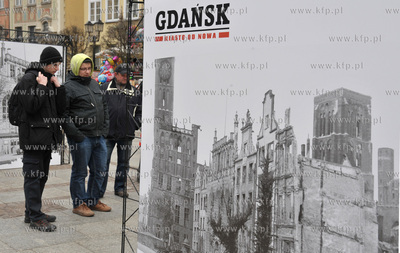 Wystawa Gdansk miasto od nowa na Dlugim Targu. Zdjęcia...