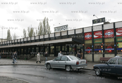 Sopot. Dworzec PKP. 14.11.2006 fot. Krzysztof Mystkowski...