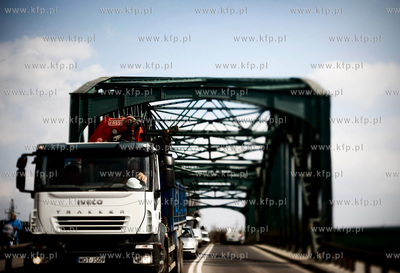 Gdansk. Wiadukt na ul Kosciuszki.
23.04.2010
fot....