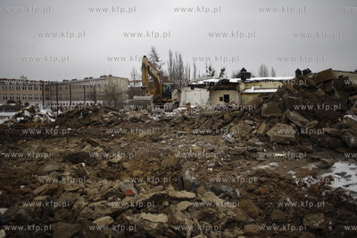 Gdansk. Rozbiorka bylych magazynow  przy ul Hynka polozonych...