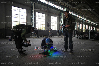 Stocznia Gdańsk. Zespol Big Cyc realizuje teledysk...