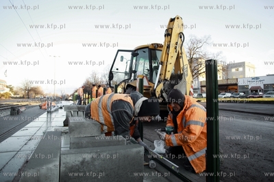 Gdansk. Remont torowiska wzdluż brzeznianskiego odcinka...