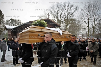 Cmentarz garnizonowy w Gdansku. Pogrzeb pilkarza i...