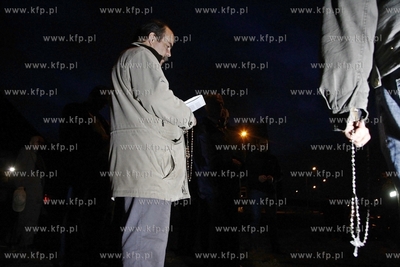 Pikieta Krucjaty Rozancowej za Ojczyzne przed koncertem...