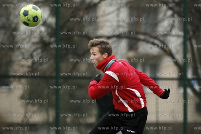 Gdansk Zaspa. Pilkarski turniej dzikich druzyn Do przerwy...