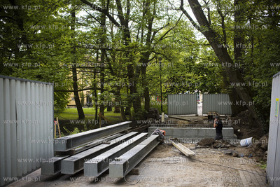 Remont mostków w Parku Oliwskim.
18.05.2016
fot....