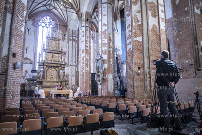 Niedzielna msza św. w Centrum św. Jana odbyła się...