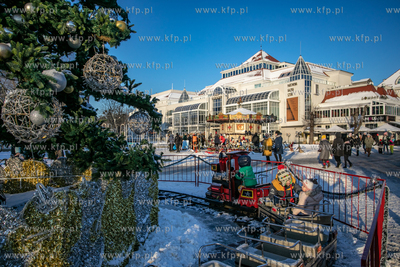 Sopockie Miasteczko świateczne na Placu Przyjciół...