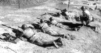 Zolnierze Ludowego Wojska Polskiego na cwiczeniach....