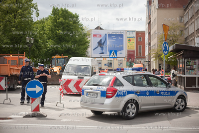 Pekniecie rury wodociagowej obok Domu Prasy na Targu...