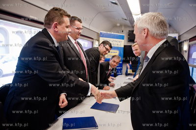 Gdansk. Dworzec Glowny PKP. Peron nr 3, Wagon Konferencyjny....