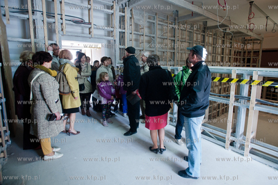 Gdansk. Pierwszy spacer Gdanszczan po Murze Teatru...