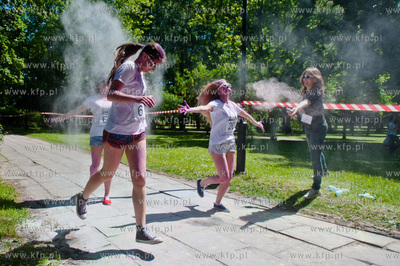 Gdansk. Park Akademicki. Color Run bedacy czescia Color...