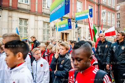 Gdansk. Ul. Dluga. Parad zawodnikow uczestniczacych...