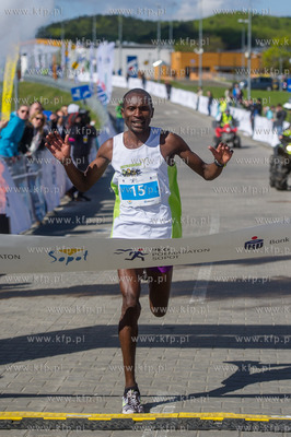 Plac Dwoch Miast. PKO Polmaraton Sopot 2015.
Nz zwyciezca...