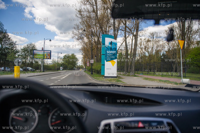 Sopot. Ul. Bitwy pod Plowcami. Nowe witacze zamontowane...