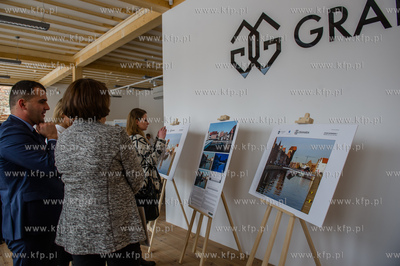 Gdansk. Wyspa Spichrzow. Prezentacja zwycieskiego projektu...