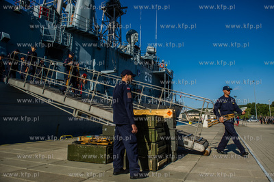 Port Wojenny w Gdyni Oksywiu. Przywitanie powracających...