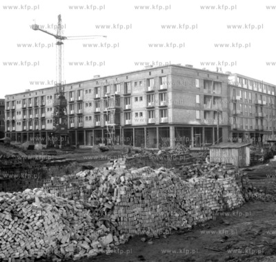 Budowa domow na rogu ul. Rakskiej i Heweliusza. 1958...