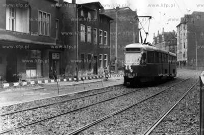 Tramwaj linii 8 na ul. Jana z Kolna w Gdansku. 12.1986...