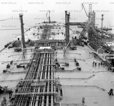 Zbiornikowiec Zawrat w Porcie Polnocnym w Gdansku....