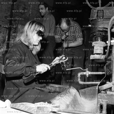 Produkcja szklanek w starogardzkiej hucie szkla. 
17.02.1972
luty72_z.kosycarz_p22
Fot....