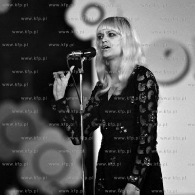 X Miedzynarodowy Festiwal Piosenki w Sopocie. Na scenie...