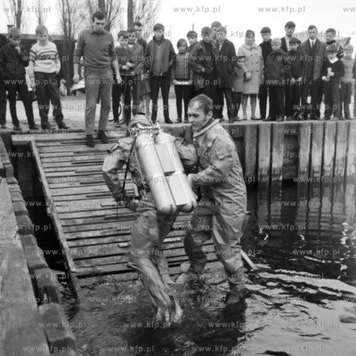 Ćwiczenie nurków.
04.1969
0001937z_kwiecien1969
Fot....